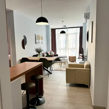 Circle's Comfy At Kika 2 Tirana