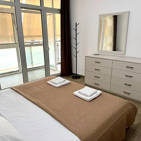 Circle's Comfy At Kika 2 Tirana